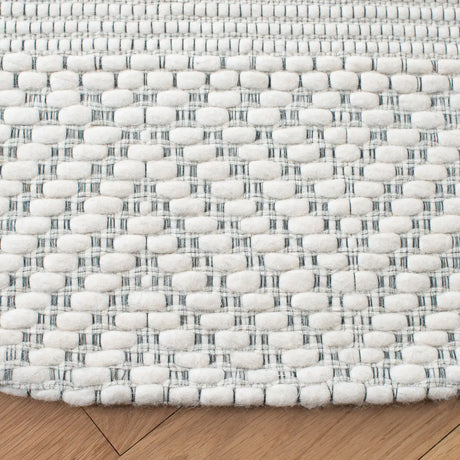 Safavieh Marbella 7'-0" x 7'-0" Rug in Ivory