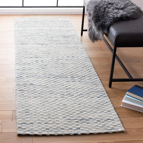 Safavieh Marbella 2'-3" x 10'-0" Rug in White / Navy