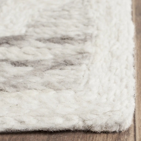 Safavieh Himalaya 8'-0" x 10'-0" Rug in Grey / Ivory