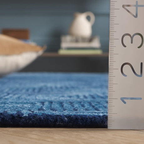 Safavieh Glamour 4'-0" x 6'-0" Rug in Navy