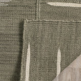 Safavieh Kilim 4'-0" x 6'-0" Rug in Beige