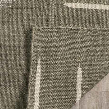 Safavieh Kilim 4'-0" x 6'-0" Rug in Beige