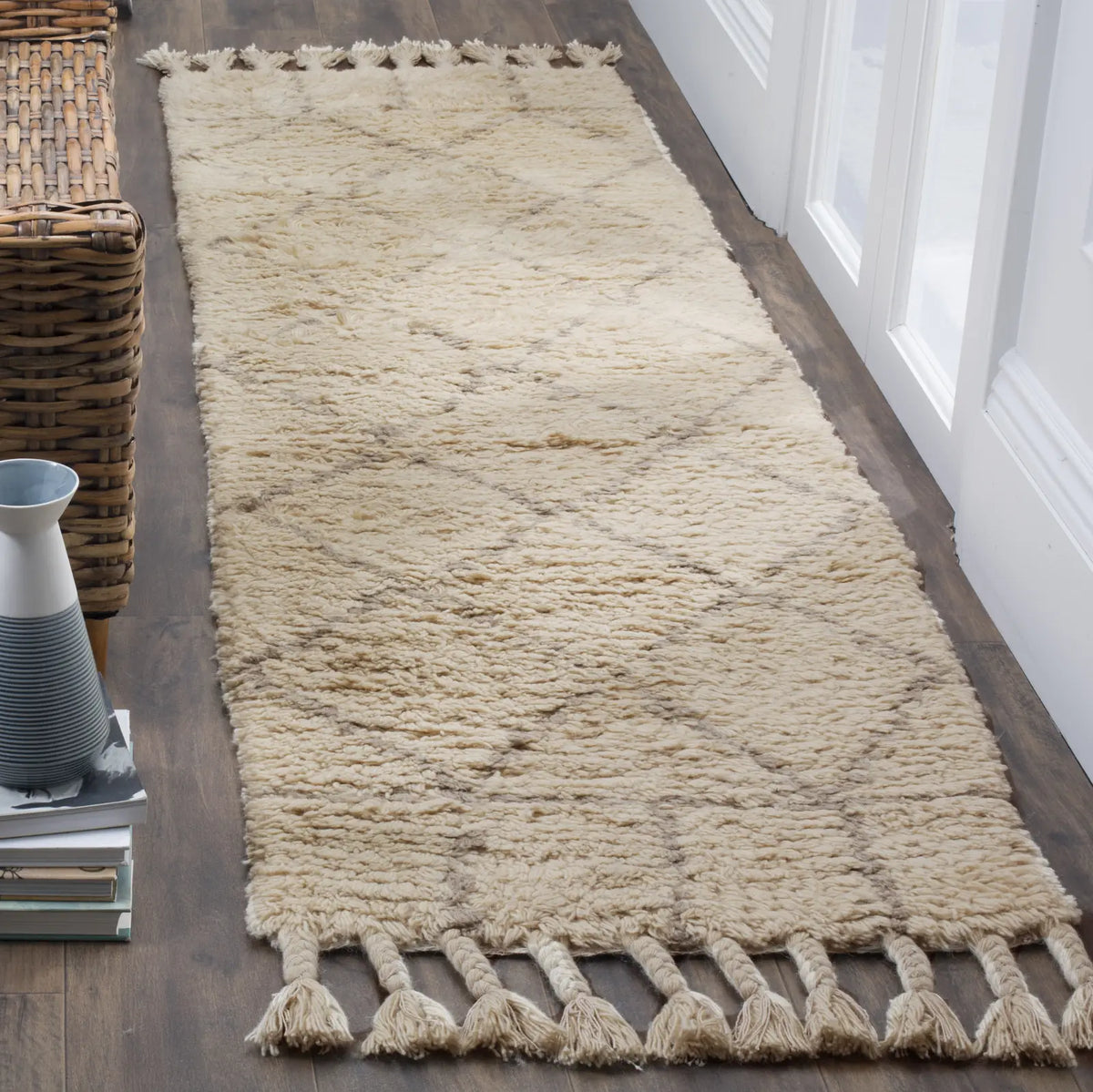 Safavieh Casablanca 2'-3" x 8'-0" Rug in Ivory / Light Grey