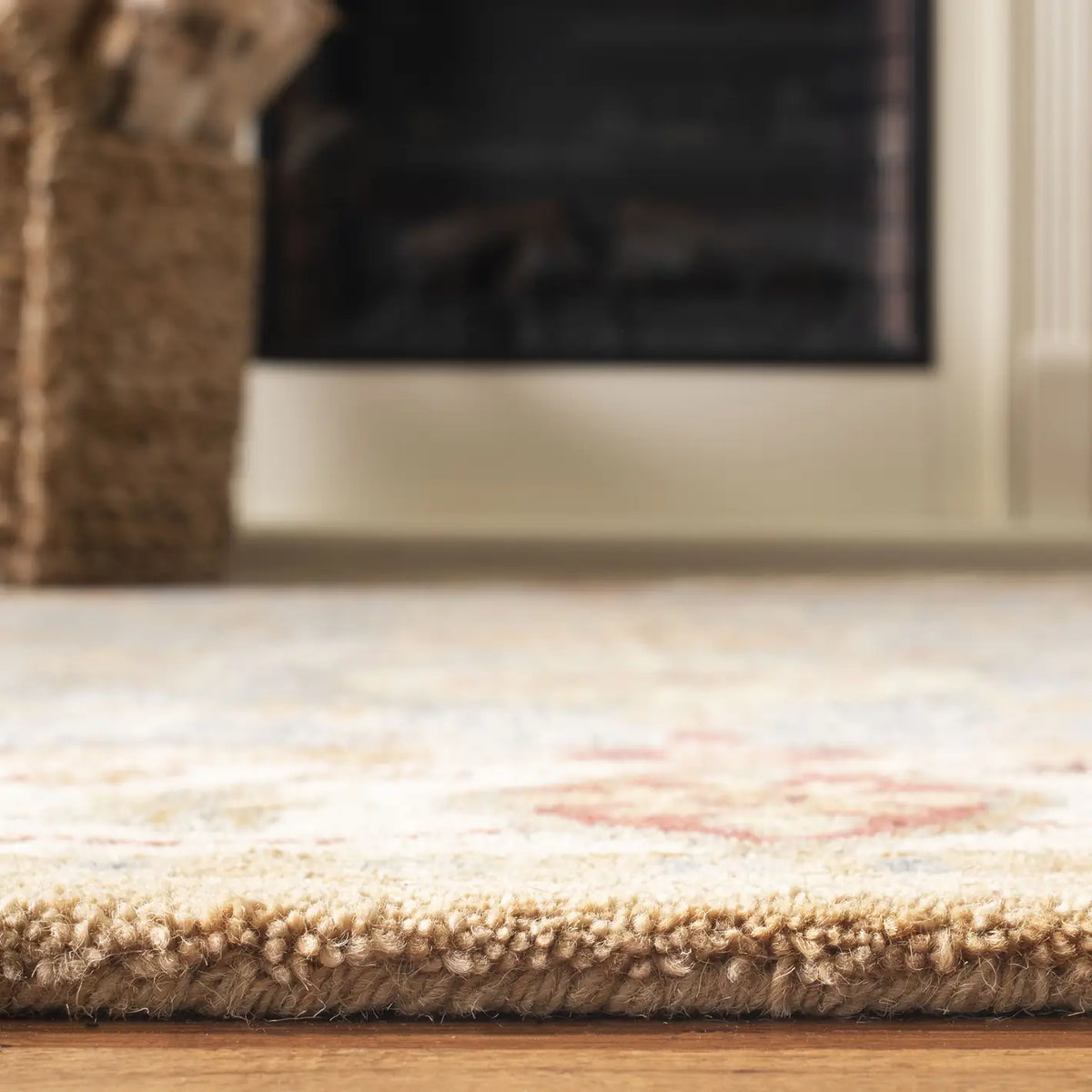 Safavieh Anatolia 4'-0" x 6'-0" Rug in Blue / Ivory