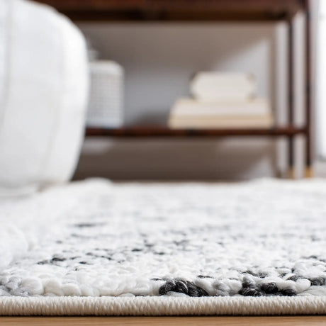 Safavieh Moroccan Tassel Shag 4'-0" x 6'-0" Rug in Ivory / Grey