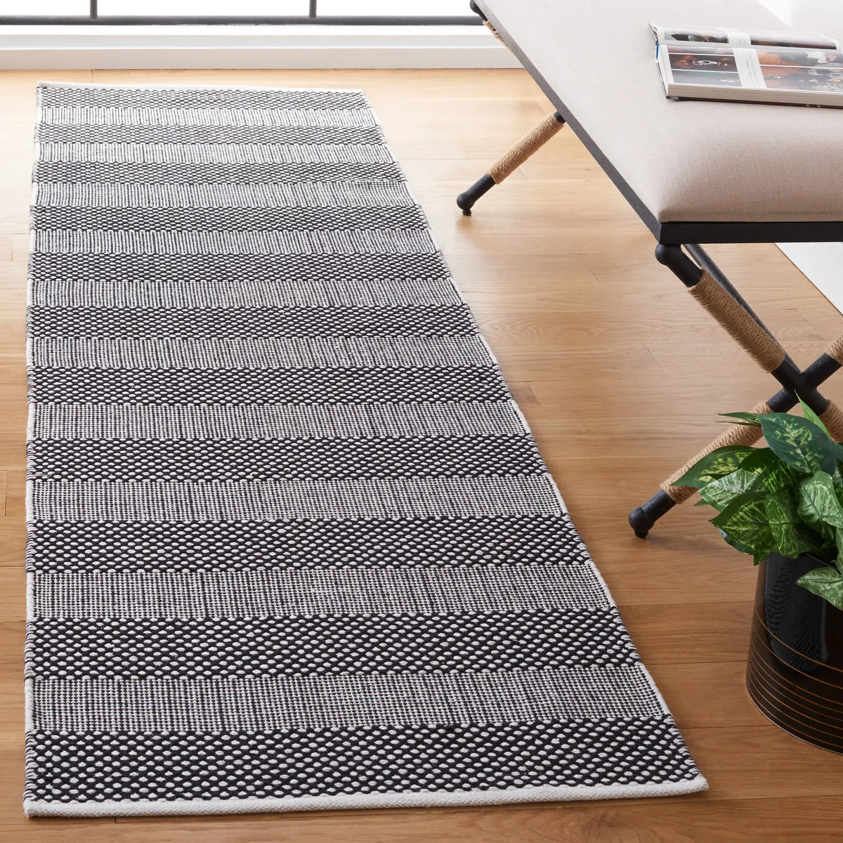 Safavieh Striped Kilim 2'-3" x 8'-0" Rug in Ivory / Black