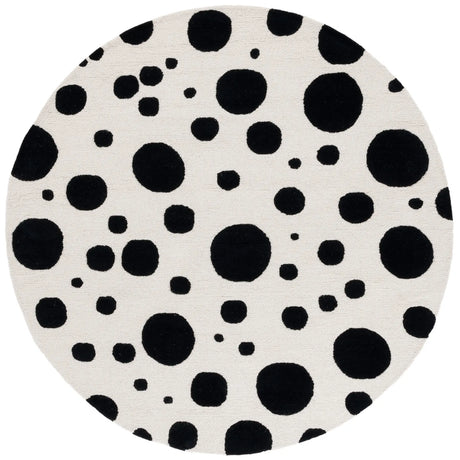 Safavieh Cambridge 6'-0" x 6'-0" Rug in Ivory / Black