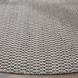 Safavieh Montauk 6'-0" x 6'-0" Rug in Ivory / Black