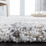 Safavieh Fontana Shag  800 4'-0" x 6'-0" Rug in Ivory / Grey