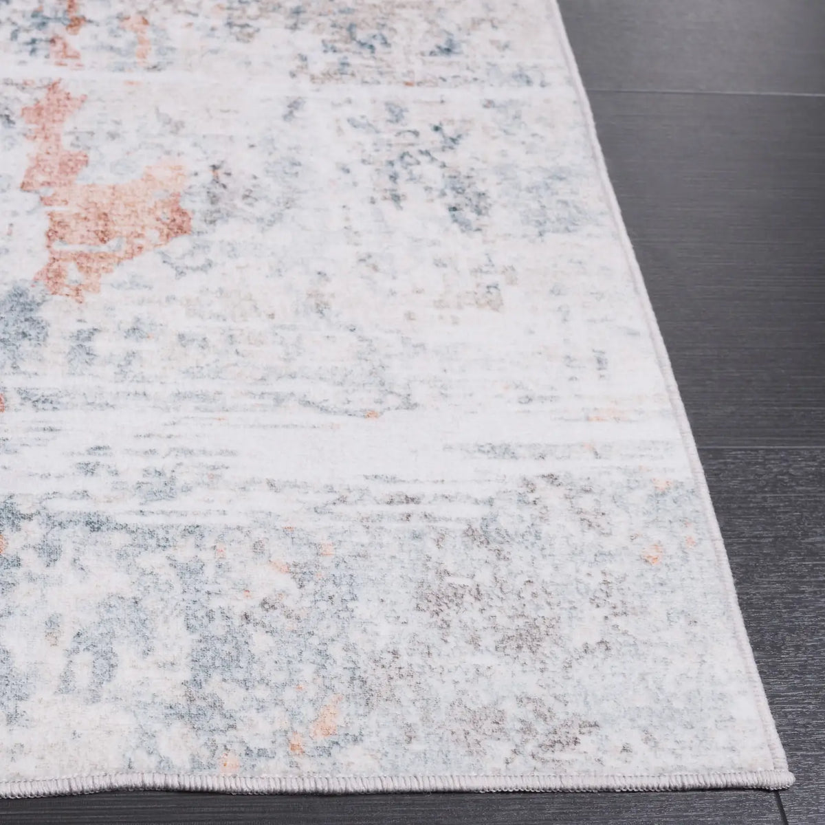 Safavieh Santa Monica 4'-0" x 6'-0" Rug in Ivory / Green