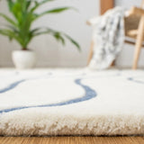 Safavieh Fifth Avenue 5'-0" x 8'-0" Rug in Ivory / Blue