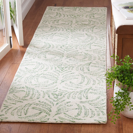 Safavieh Jardin 2'-3" x 8'-0" Rug in Ivory / Green