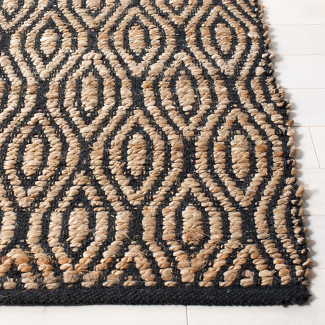 Safavieh Cape Cod 5'-0" x 8'-0" Rug in Black / Natural
