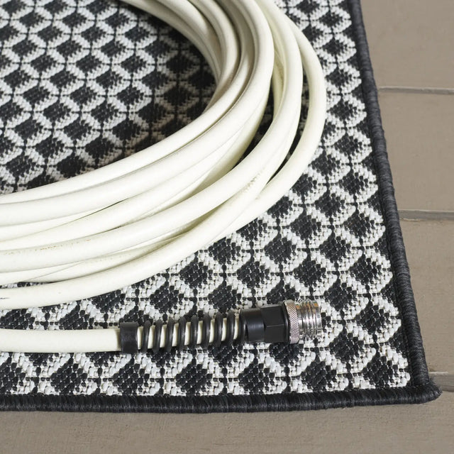 Safavieh Terrace 800 4'-0" x 6'-0" Rug in Black / White
