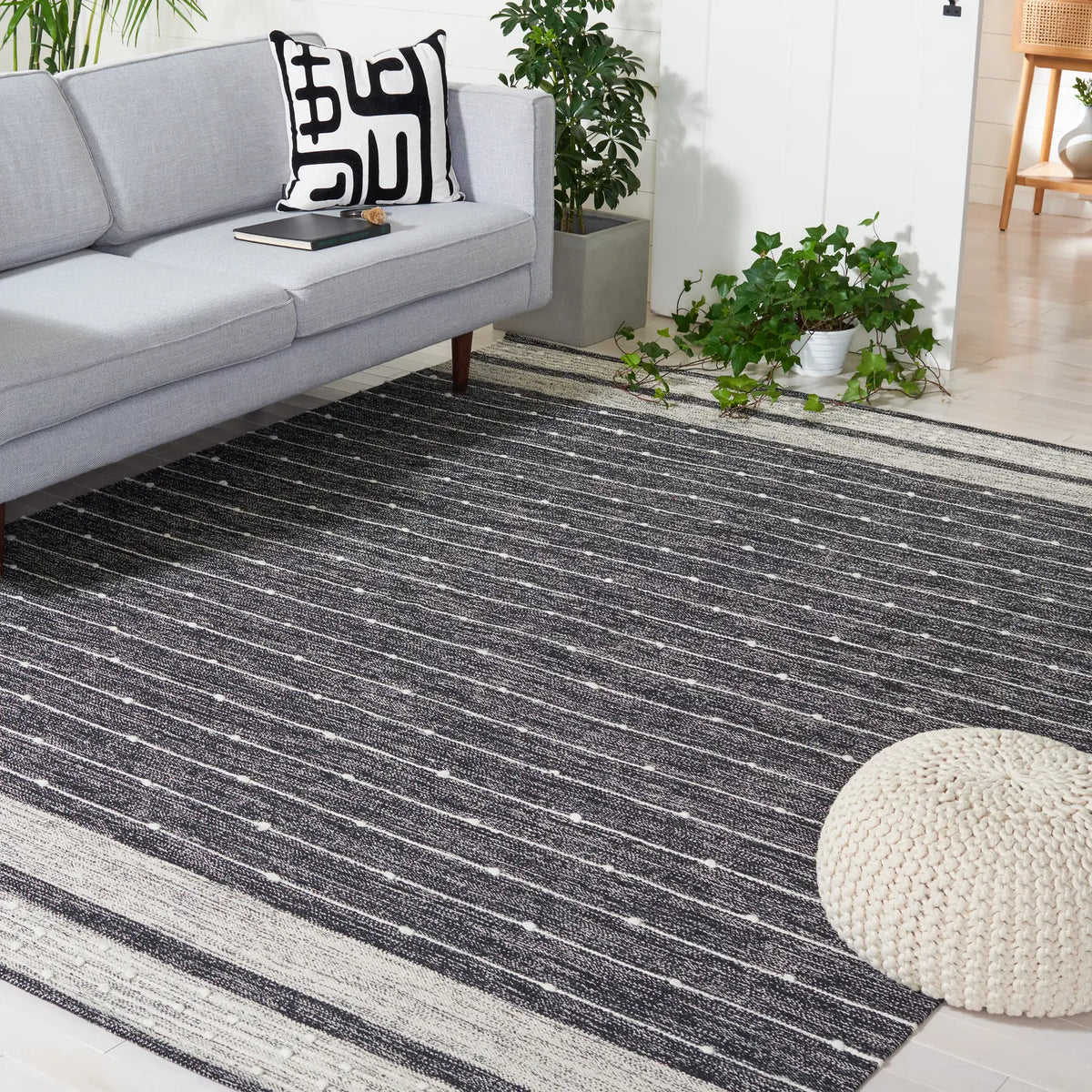 Safavieh Striped Kilim 10'-0" x 14'-0" Rug in Black / Ivory