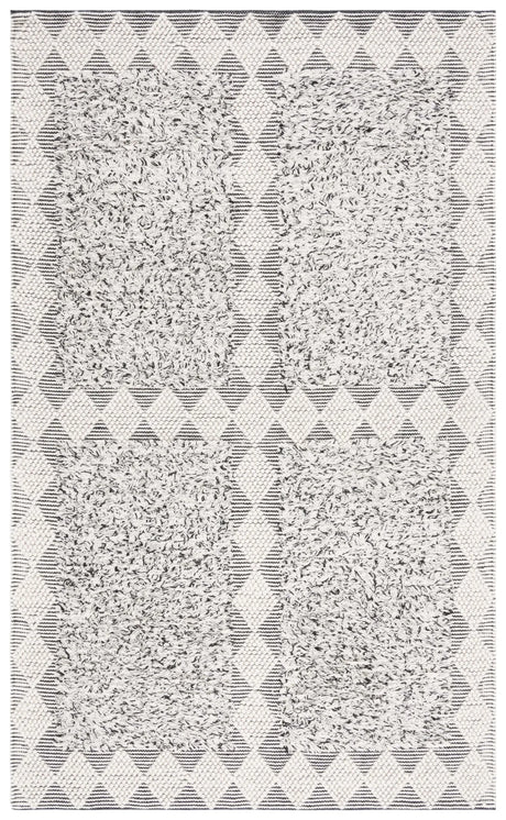Safavieh Natura 4'-0" x 6'-0" Rug in Black / Ivory