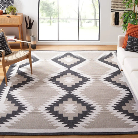 Safavieh Augustine 10'-0" x 14'-0" Rug in Beige / Black