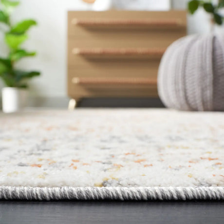Safavieh Aston 4'-0" x 6'-0" Rug in Ivory / Grey