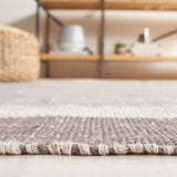 Safavieh Montauk 4'-0" x 6'-0" Rug in Ivory / Grey