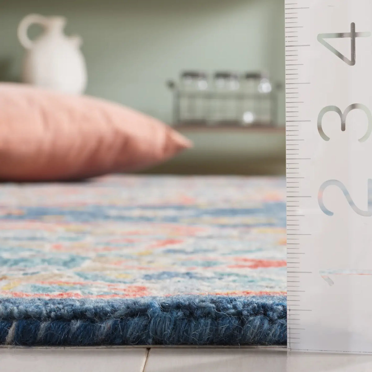 Safavieh Blossom 4'-0" x 6'-0" Rug in Blue / Red