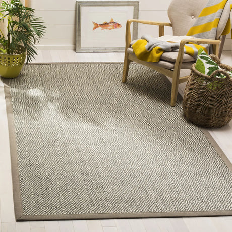 Safavieh Natural Fiber 4'-0" x 6'-0" Rug in Natural / Taupe