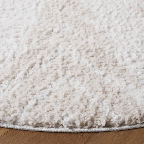 Safavieh Rumi Shag 6'-7" x 6'-7" Rug in Ivory / Light Beige