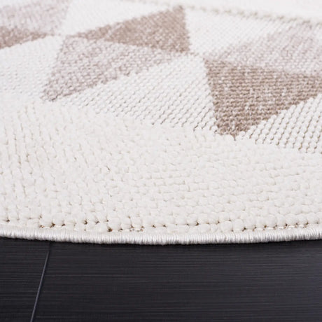 Safavieh Lotus 6'-7" x 6'-7" Rug in Ivory / Beige