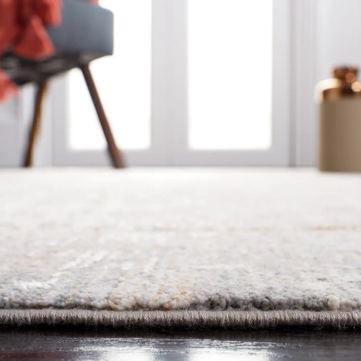 Safavieh Marmara 4'-0" x 6'-0" Rug in Beige / Blue Rust