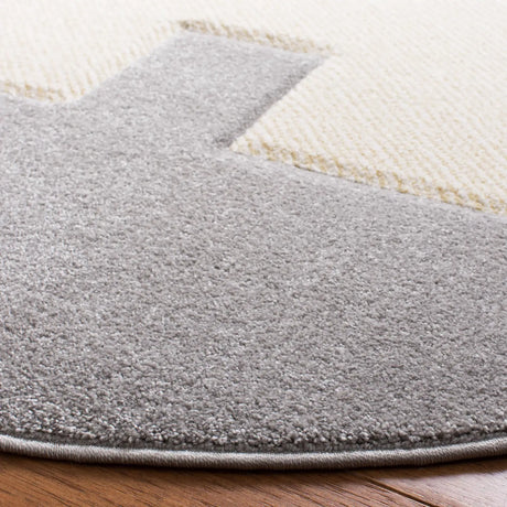 Safavieh Carousel Kids 100 5'-3" x 5'-3" Rug in Grey / Ivory