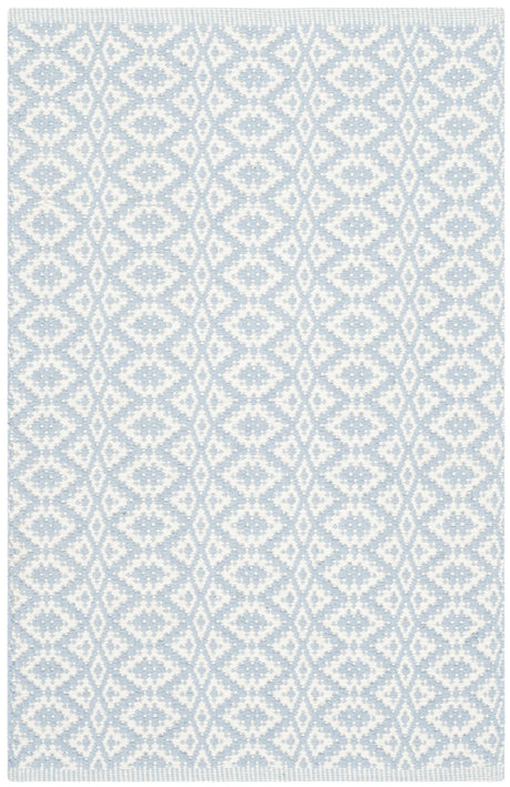 Safavieh Montauk 2'-6" x 4'-0" Rug in Ivory / Light Blue