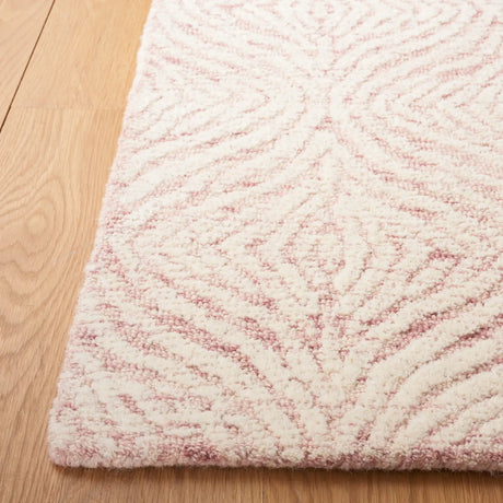 Safavieh Metro 4'-0" x 6'-0" Rug in Dark Pink / Ivory