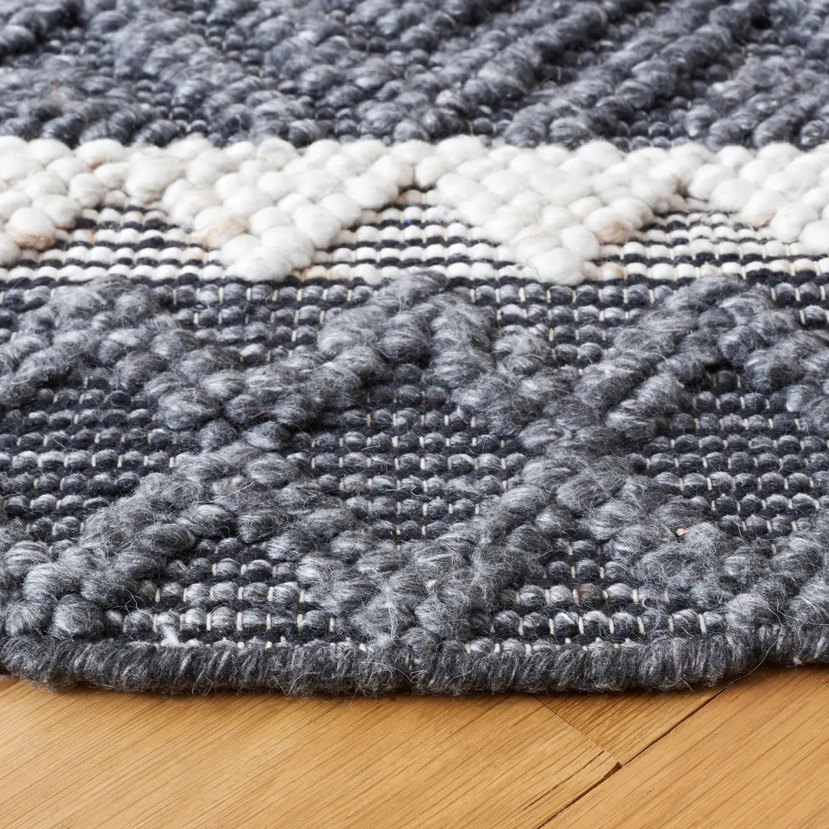 Safavieh Natura 6'-0" x 6'-0" Rug in Charcoal / Ivory