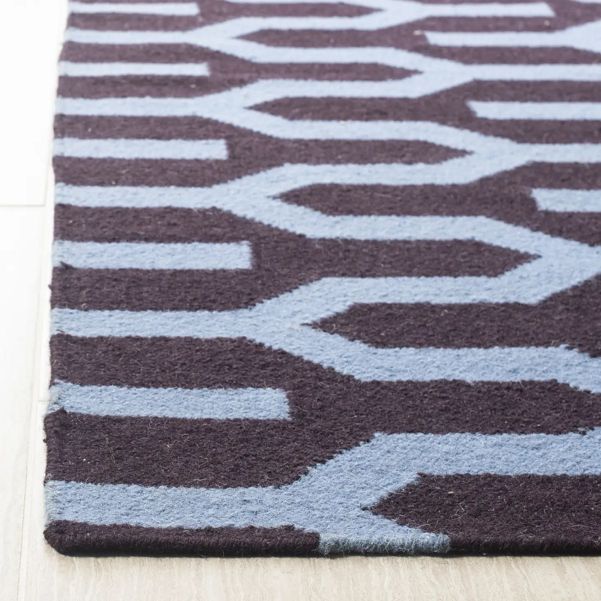 Safavieh Dhurries 5'-0" x 8'-0" Rug in Purple / Blue
