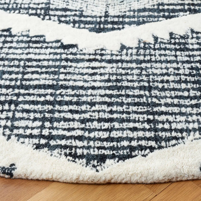 Safavieh Metro 6'-0" x 6'-0" Rug in Black / Ivory