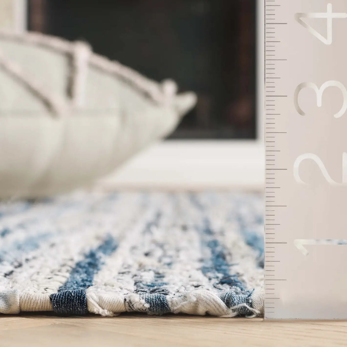 Safavieh Rag Rug 4'-0" x 6'-0" Rug in Light Blue / Black