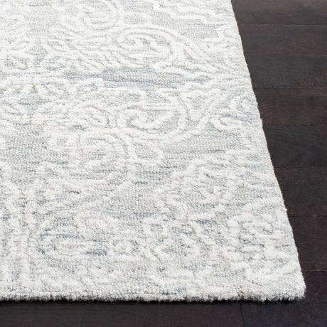 Safavieh Metro 4'-0" x 6'-0" Rug in Light Grey / Ivory