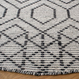 Safavieh Montauk 6'-0" x 6'-0" Rug in Black / Beige