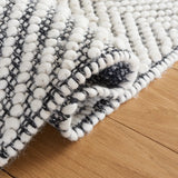 Safavieh Vermont 4'-0" x 6'-0" Rug in Ivory / Black