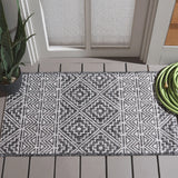 Safavieh Courtyard 2'-0" x 3'-7" Rug in Black / Grey