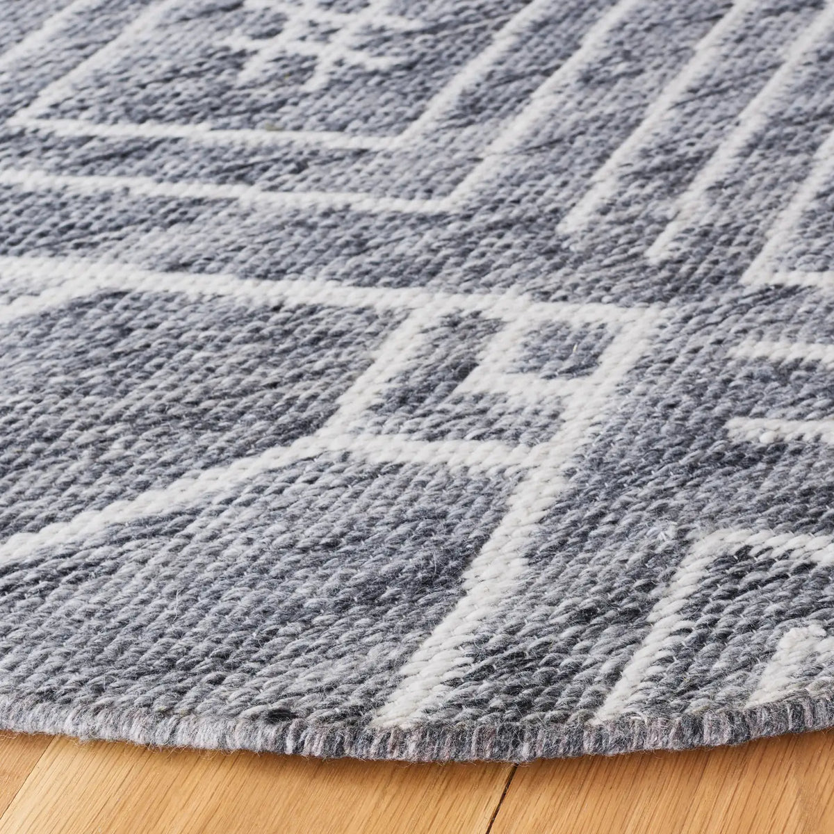 Safavieh Kilim 6'-0" x 6'-0" Rug in Grey / Ivory