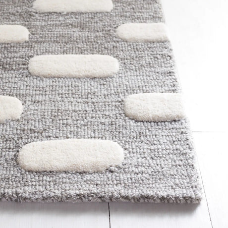 Safavieh Metro 4'-0" x 6'-0" Rug in Black / Ivory