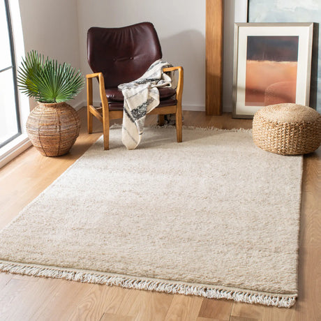 Safavieh Casablanca 5'-0" x 8'-0" Rug in Beige