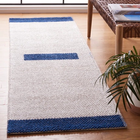 Safavieh Natura 2'-3" x 8'-0" Rug in Ivory / Navy