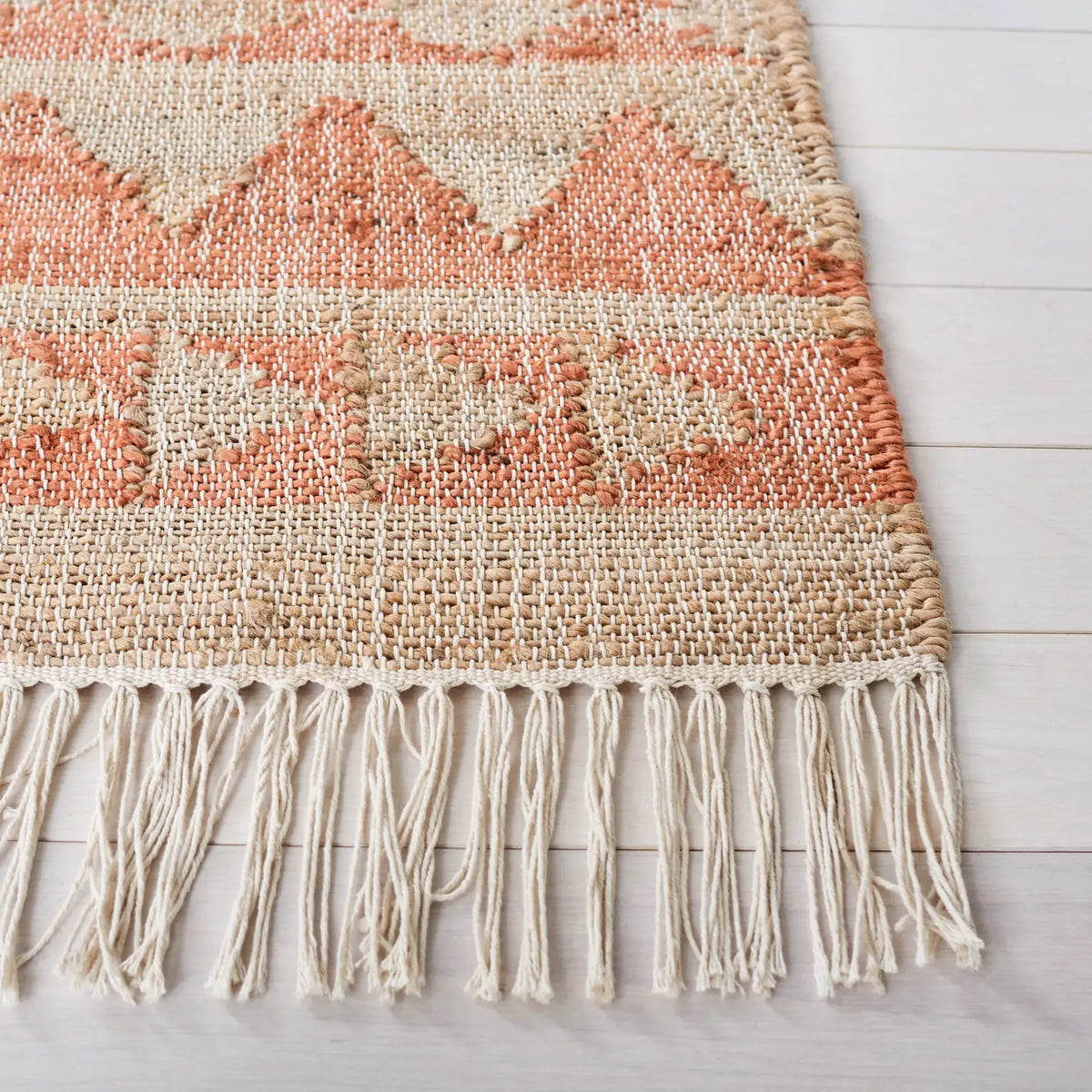 Safavieh Kilim 4'-0" x 6'-0" Rug in Natural / Rust