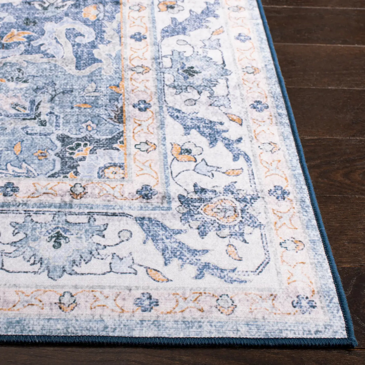 Safavieh Tucson 4'-0" x 6'-0" Rug in Light Blue / Blue