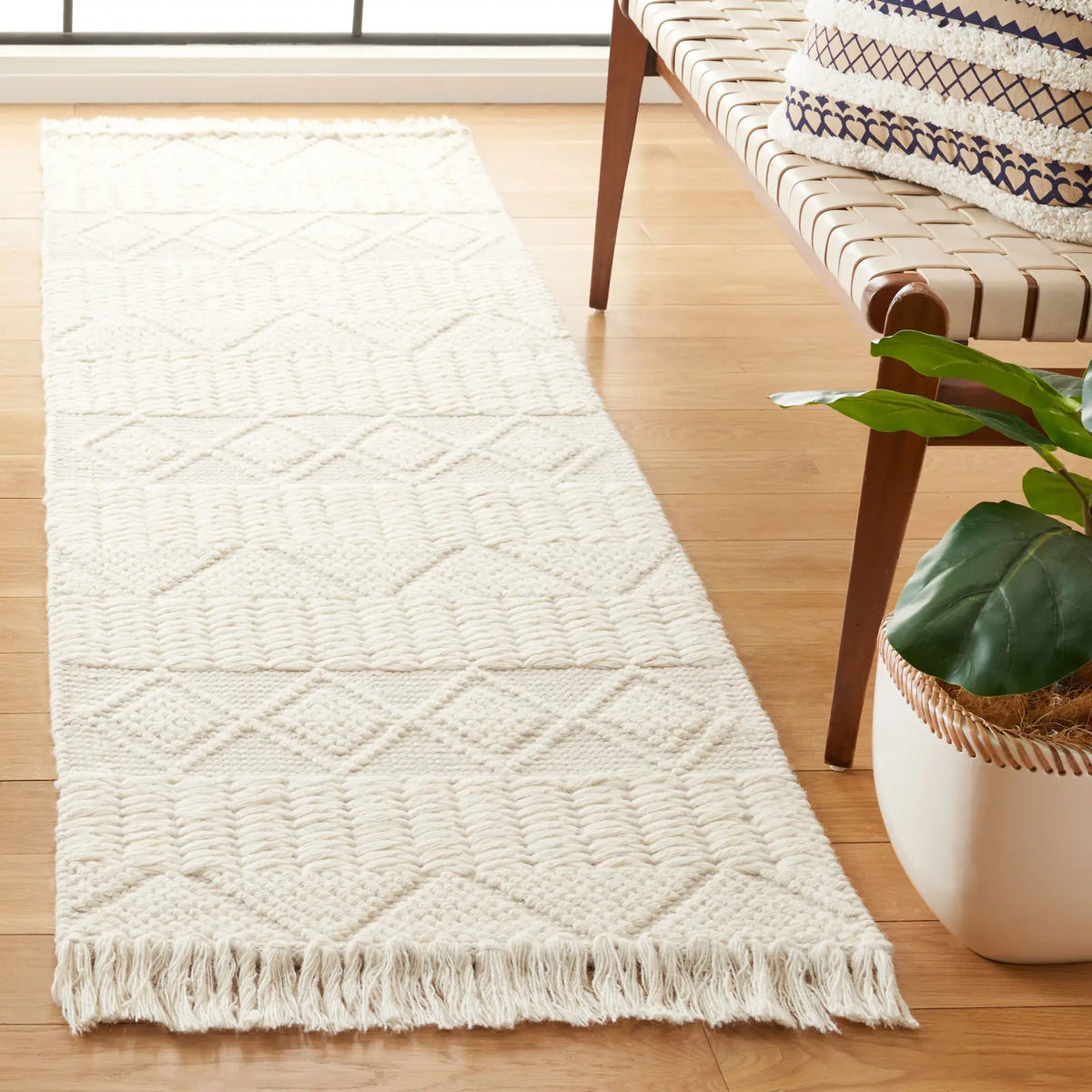 Safavieh Natura 2'-3" x 8'-0" Rug in Ivory / Grey