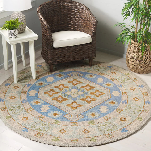 Safavieh Heritage 6'-0" x 6'-0" Rug in Green / Ivory