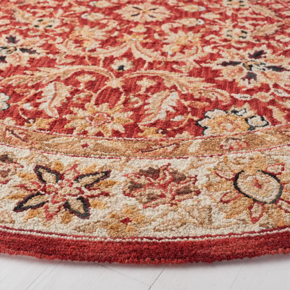 Safavieh Chelsea 5'-6" x 5'-6" Rug in Red / Ivory