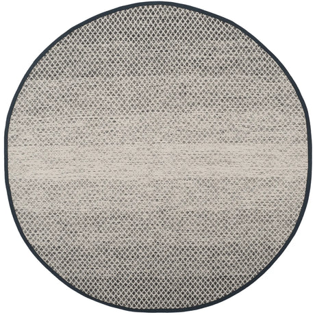 Safavieh Montauk 6'-0" x 6'-0" Rug in Black / Ivory
