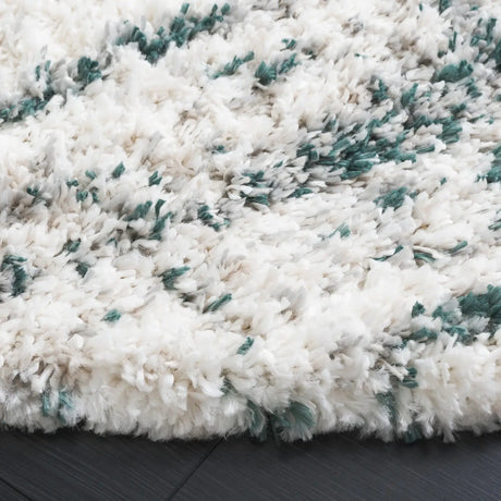 Safavieh Fontana Shag  800 6'-7" x 6'-7" Rug in Ivory / Green